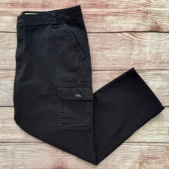 Wrangler • Premium Relaxed Fit Flex Black Cargo Pants, Men's Size 42 x 30 - Picture 8 of 16